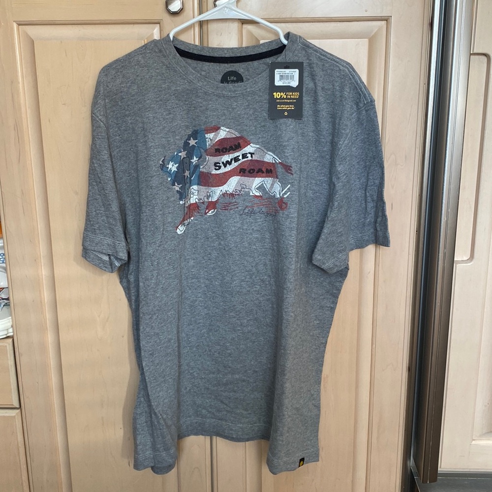 Life is good brand new with tags mens t-shirt